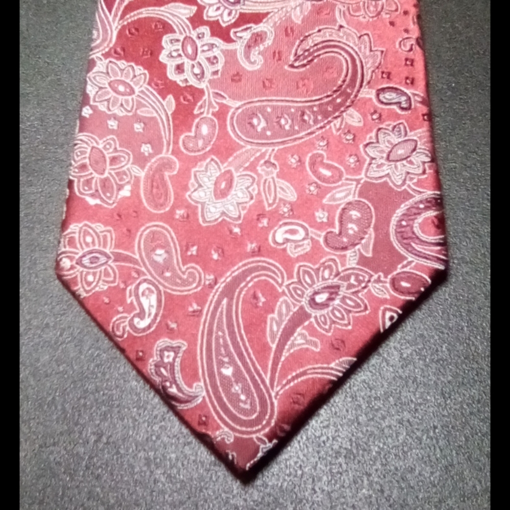Croft & Barrow 100% Silk Paisley Tie
